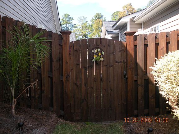 Gated/Fenced Yard