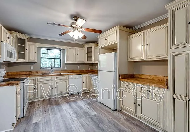 4717 Beverly Kay Dr — Photo 17