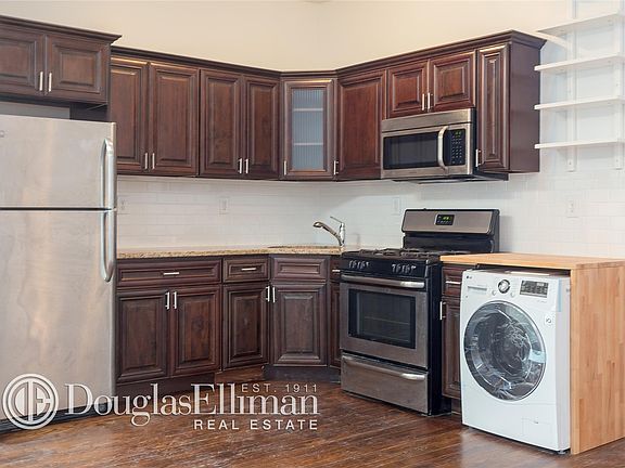 3rd image of 720 Jefferson Ave #2