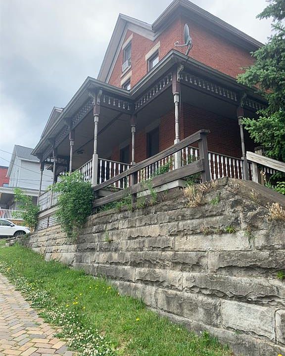 2nd image of 10 W 26th St