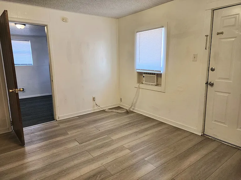 216 S Avenue I #6 — Photo 6