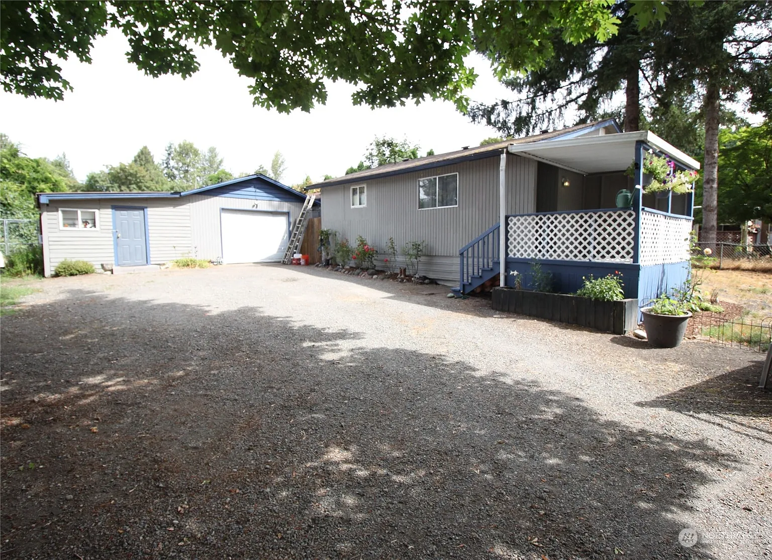 11410 Riverside Dr Se photo 1