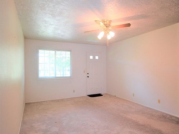 3rd image of 729 Linden Pl