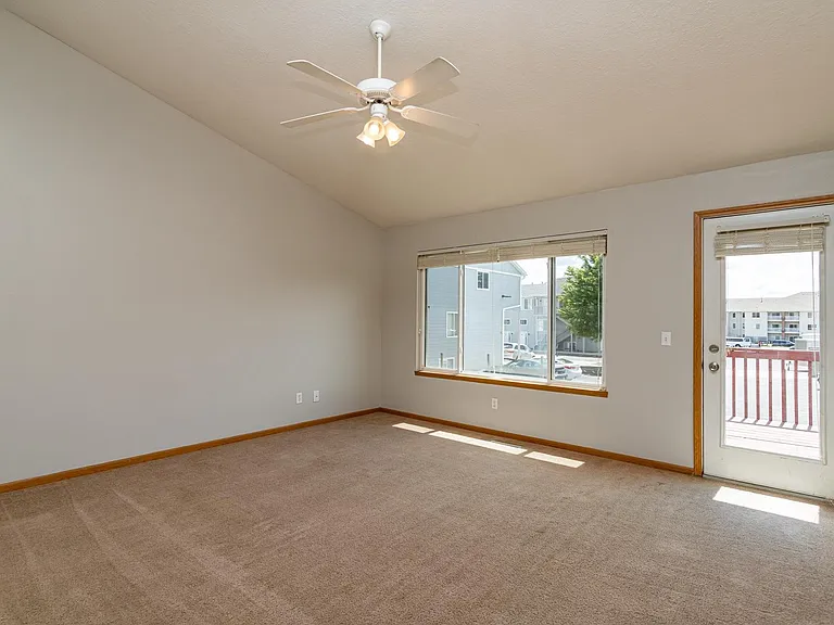 4630 Twain St — Photo 10