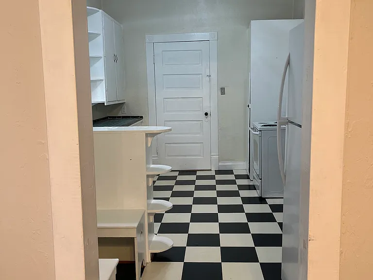 2905 E Jackson St — Photo 8