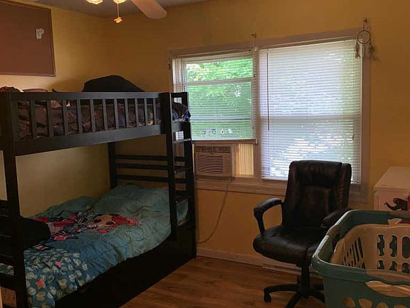 3rd image of 119 Carnival Dr