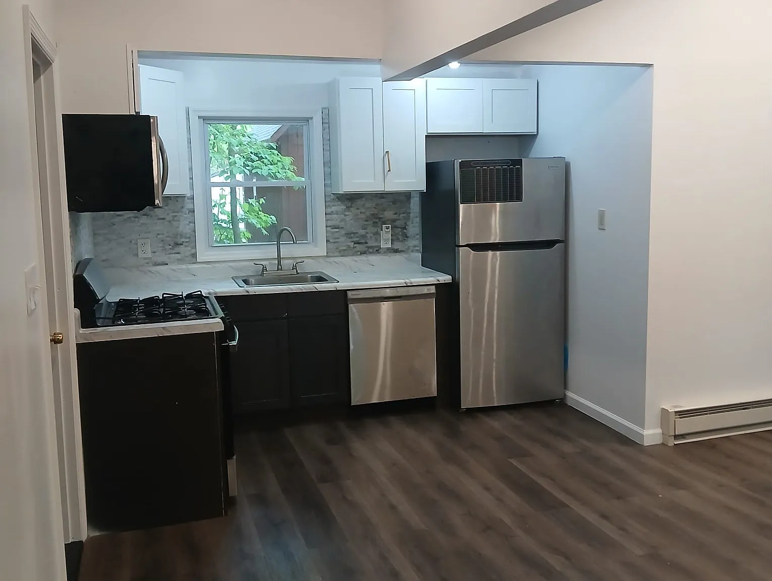 4 bed, 1200 sqft, $2,350 — Photo 3