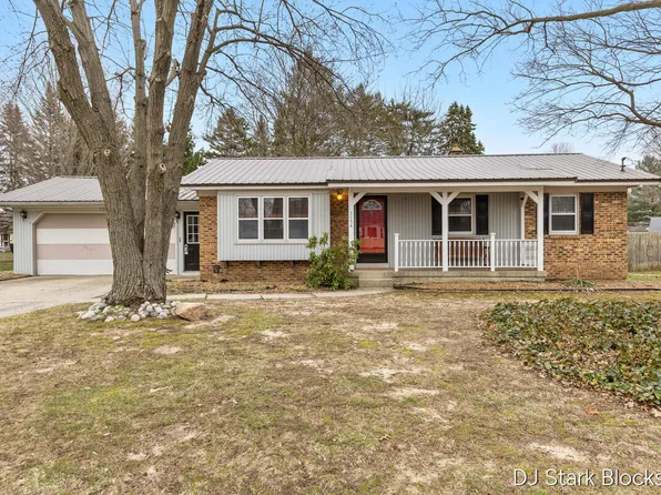 7154 Westwood Dr, Jenison, MI 49428