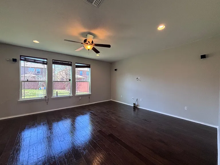 1405 Berlin Ln — Photo 8