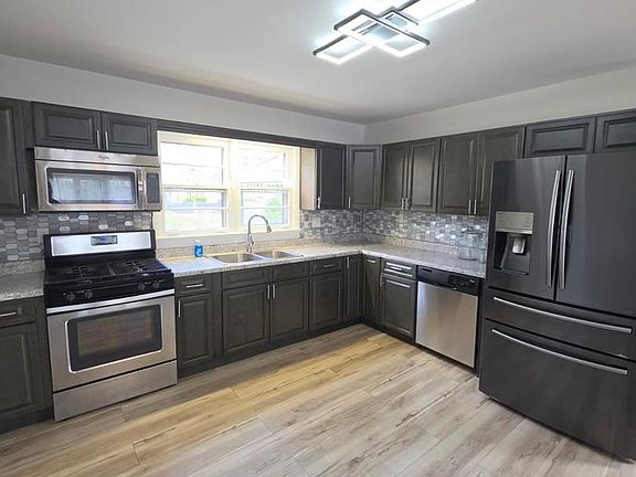 4th image of 1441 Liggett Ave