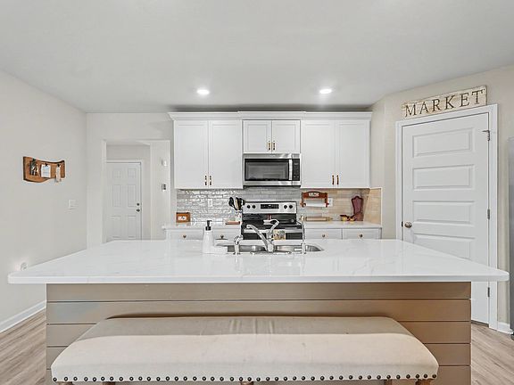 5th image of 3147 Rachel Pl