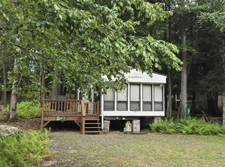 299 Raccoon Ct, Gouldsboro, PA 18424