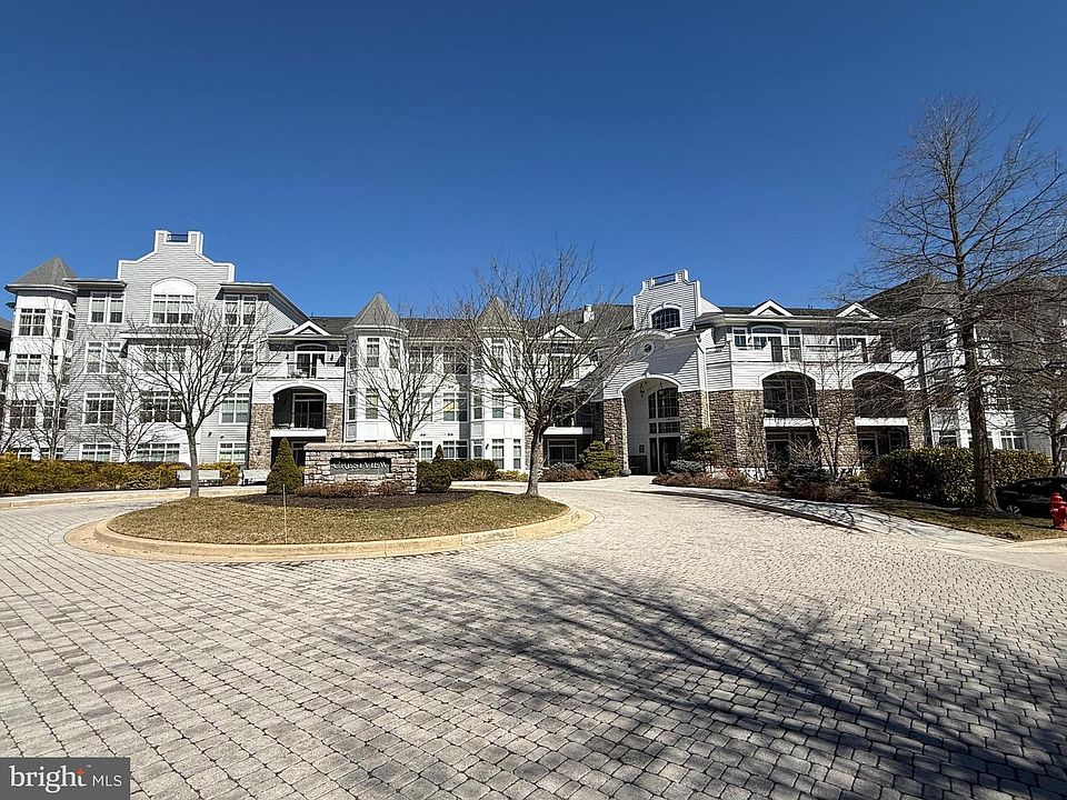 1st image of 2900 Stone Cliff Dr Unit 209