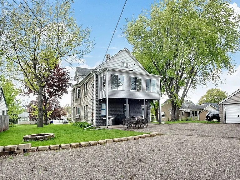 1360 Dale St N — Photo 30