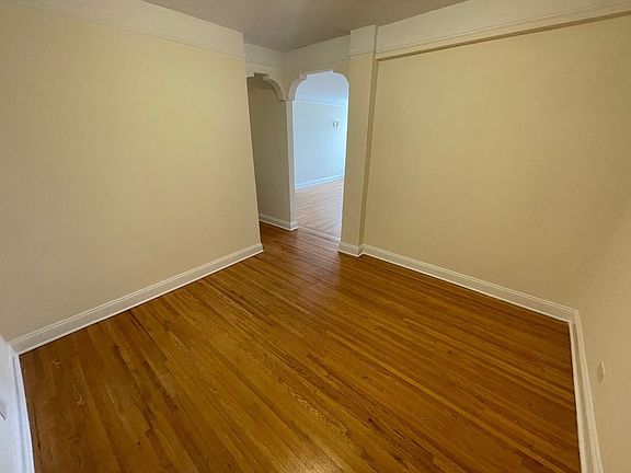 4th image of 3635 167th St APT 1K