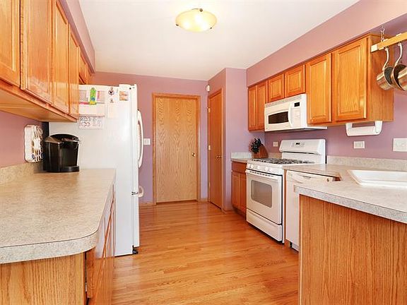 4th image of 18207 Newcastle Ct