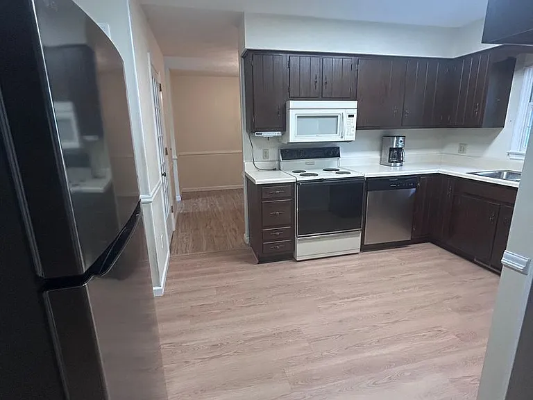 790 Vine St — Photo 3