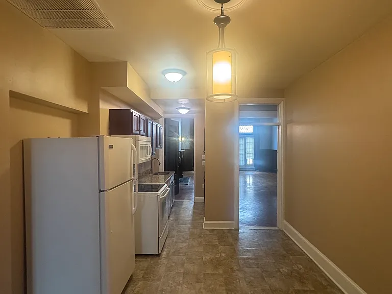 12 E Chase St #1A — Photo 5