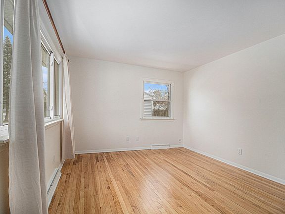 3rd image of 1164 Oak St