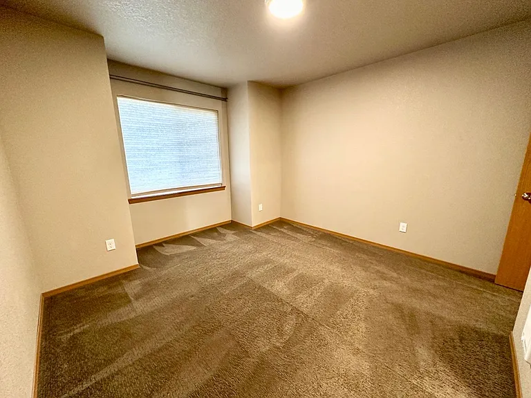 2102 N Yellowstone St — Photo 36