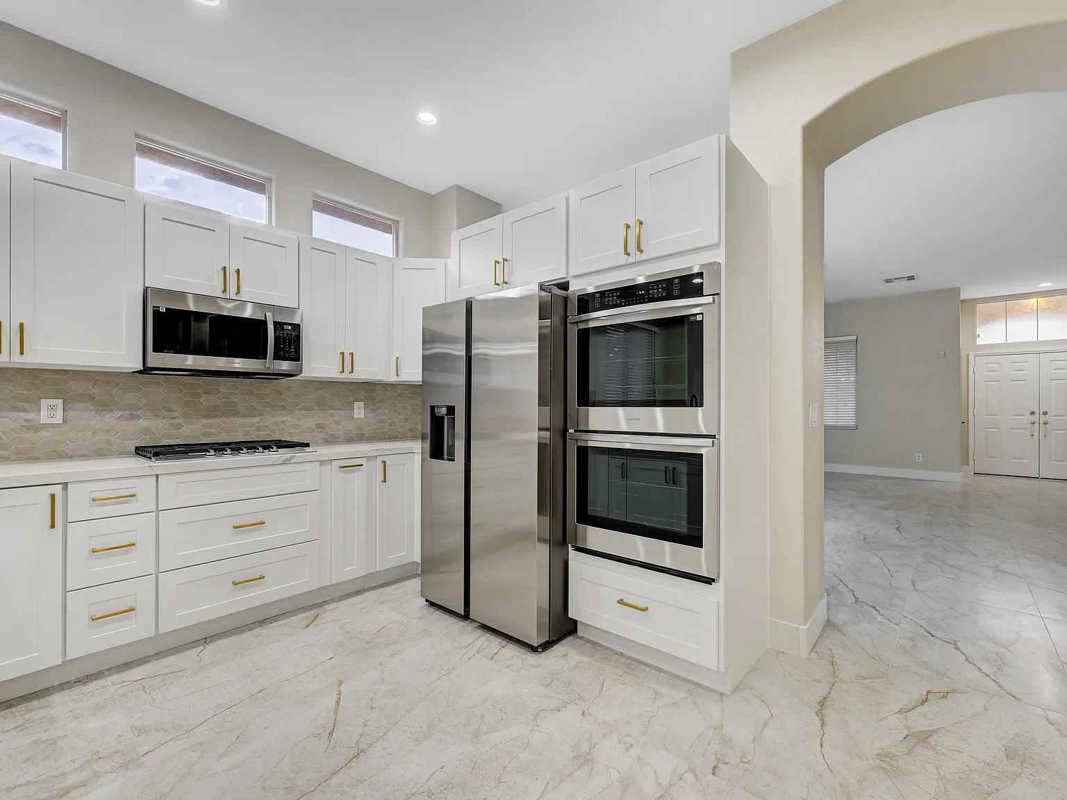 3 bed, 2072 sqft, $2,895 — Photo 3