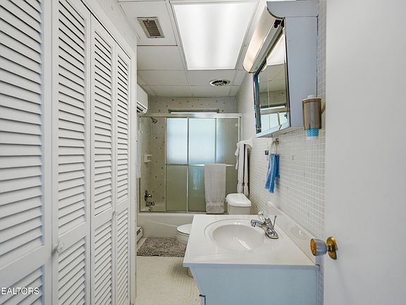 27th image of 235 Phillips Dr