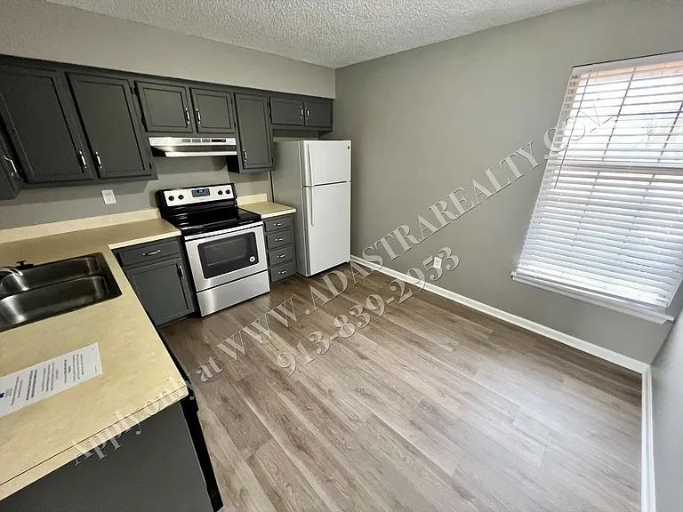 223 NW Barr Rd, Grain Valley, MO 64029 — Photo 7