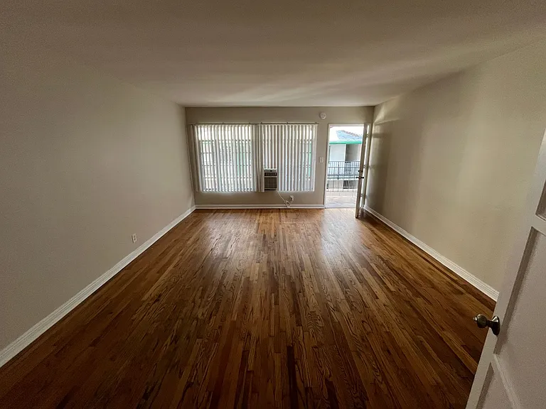 478 Landfair Ave — Photo 5