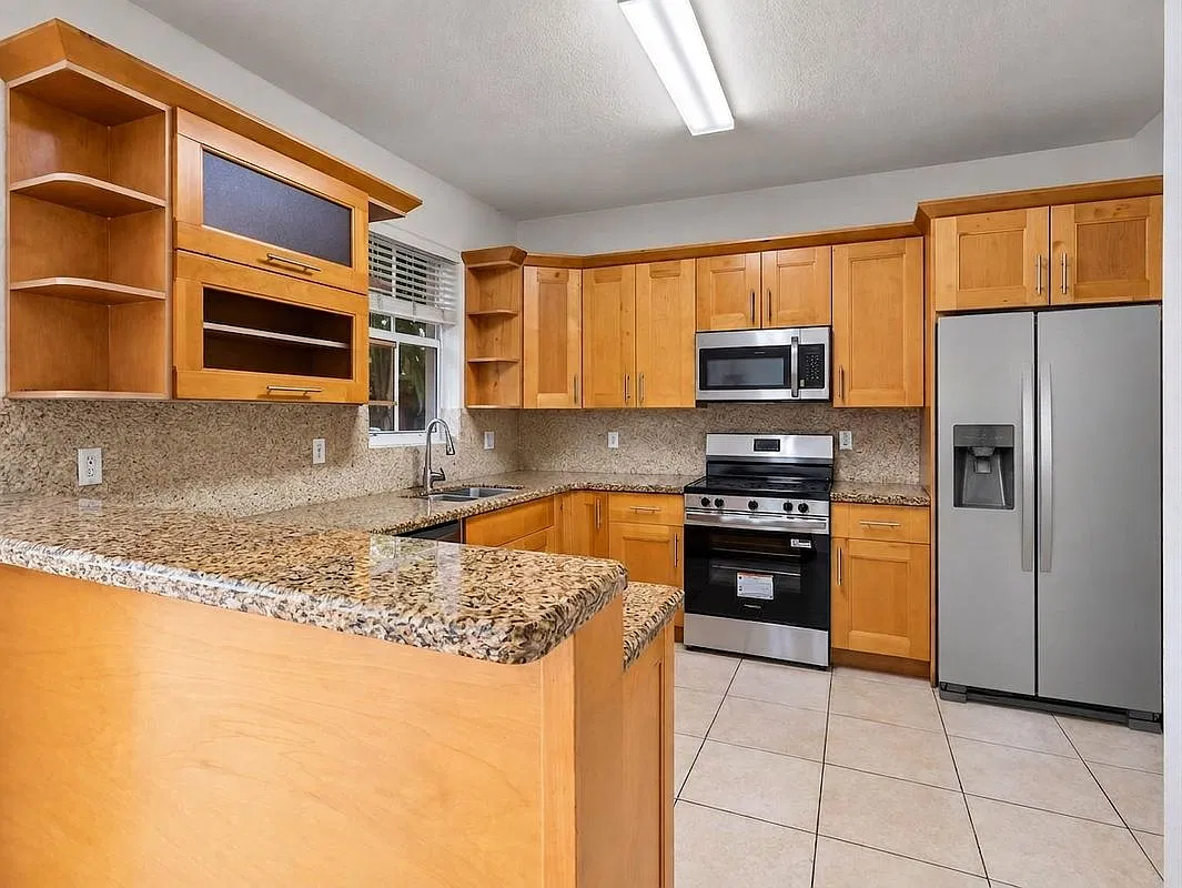 4 bed, 3.5 bath, 2341 sqft, $4,500 — Photo 4