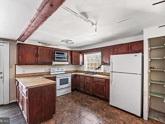 5th image of 9301 Antler Ct