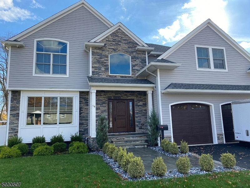 2nd image of 19 Duncan Ave