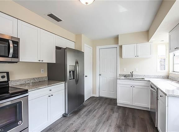 3rd image of 228 SW 43rd Ln