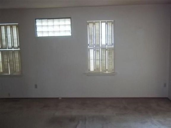 3rd image of 412 Montclaire Ave