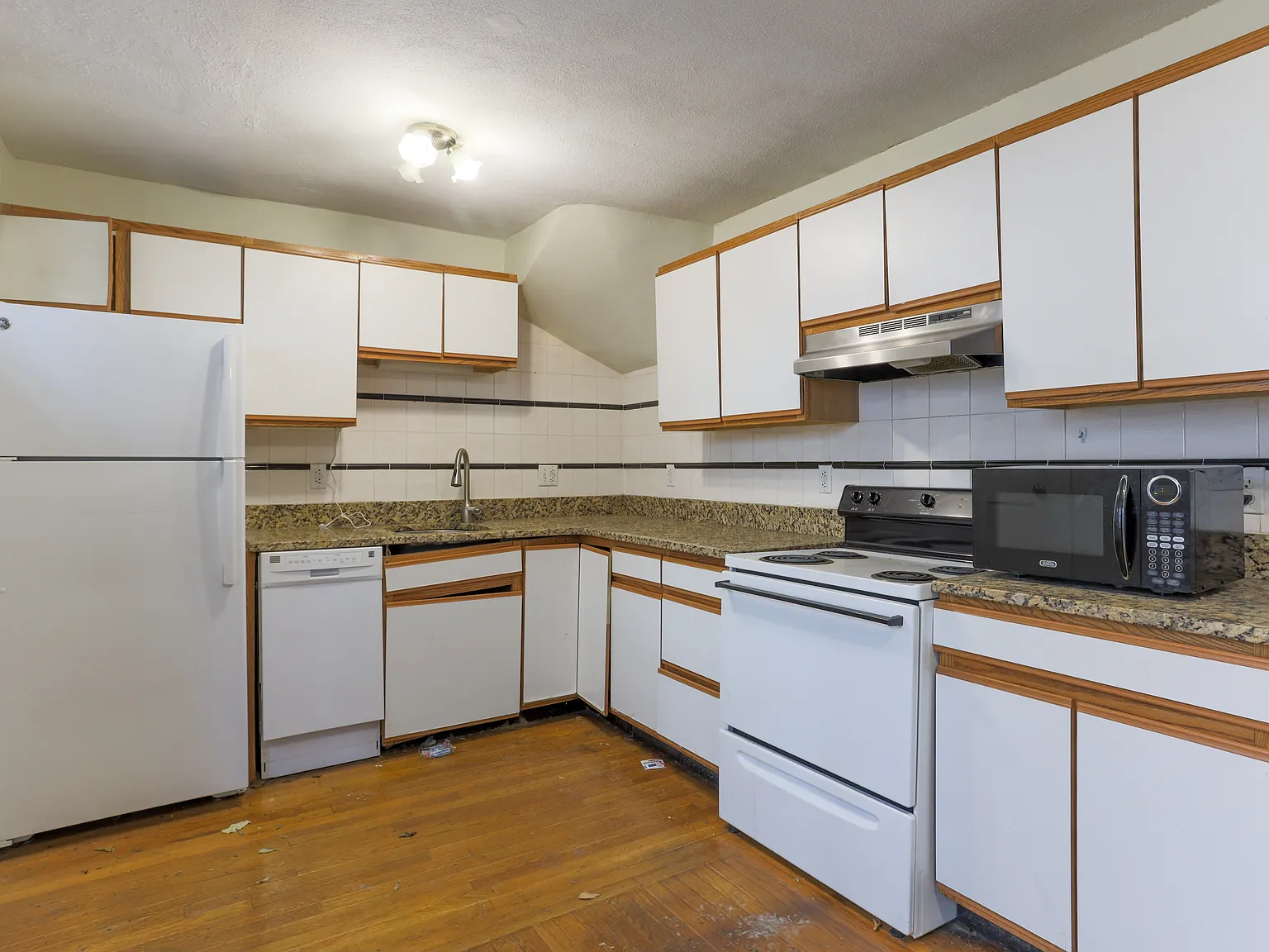 2 bed, 750 sqft, $3,850 — Photo 2