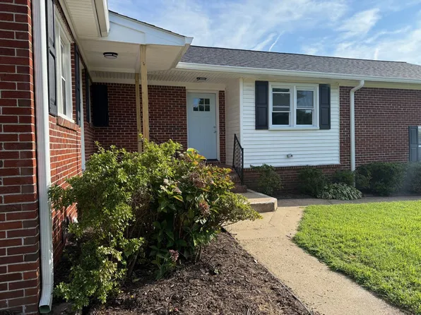 1412 Walnut Ave #A, Chesapeake, VA 23325