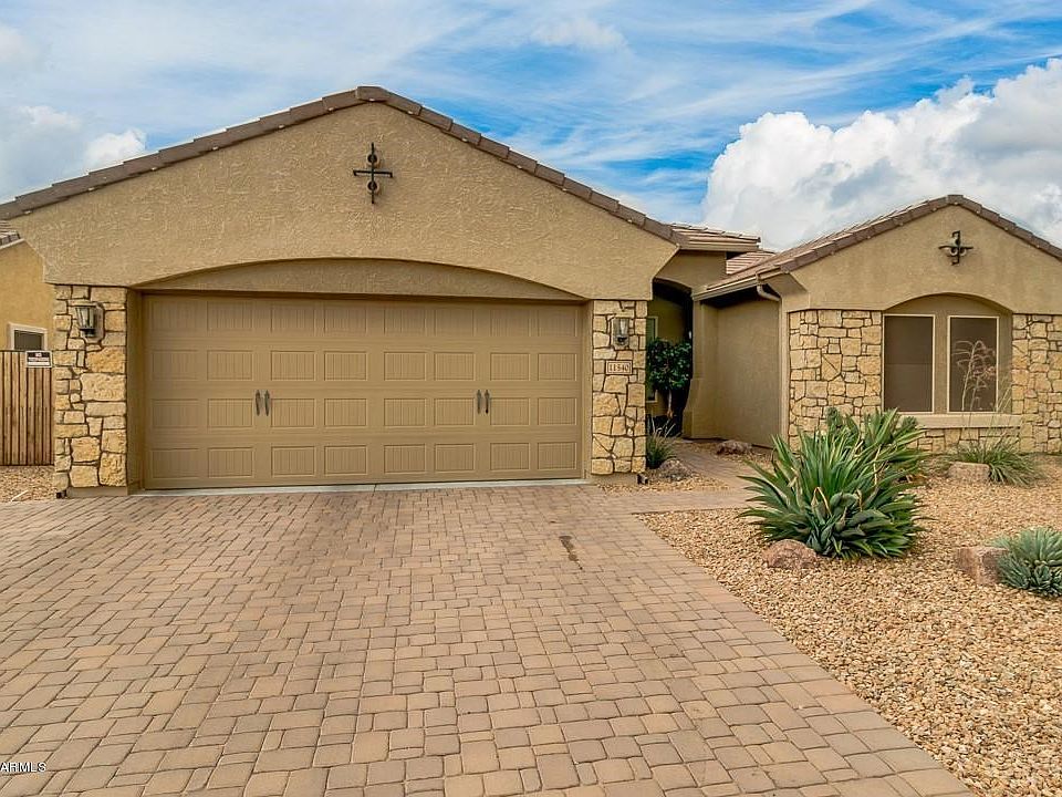 Front Brick-Paved Driveway