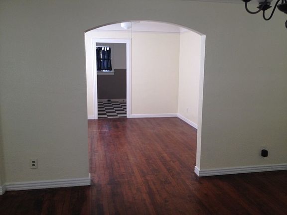 5th image of 3132 Plum St