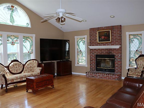 4th image of 719 Camelot Estates Dr