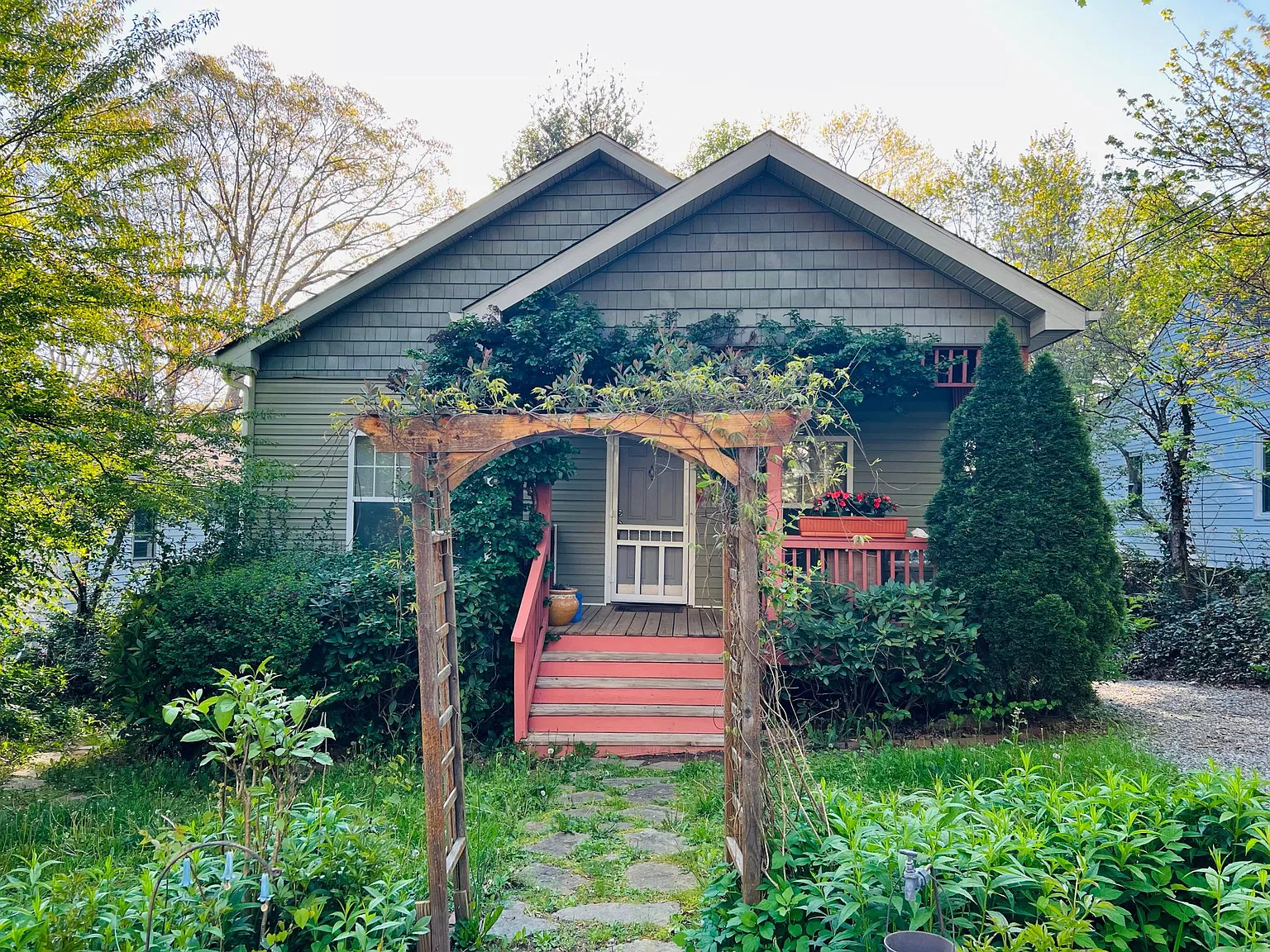 40 Harvard Pl — Photo 1