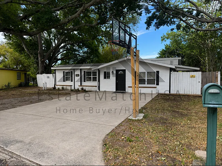 1512 Stevensons Dr — Photo 3