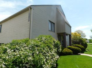 955 Millpond Rd, Valparaiso, IN 46385