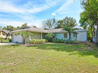 923 Park Dr, Tavares, FL 32778