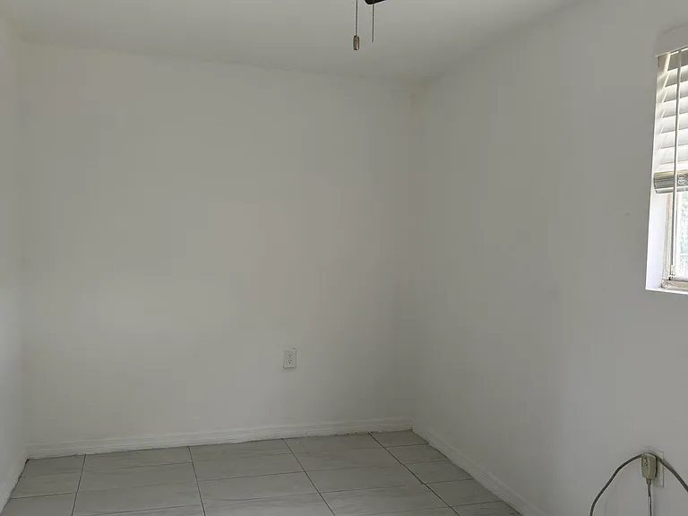 906 SE Tarpon Ave #B — Photo 5