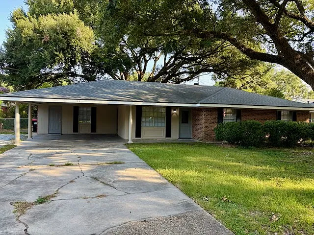 120 Leisure Ln — Photo 1