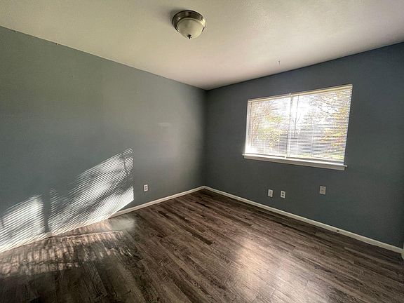 3rd image of 945 Marlene Dr