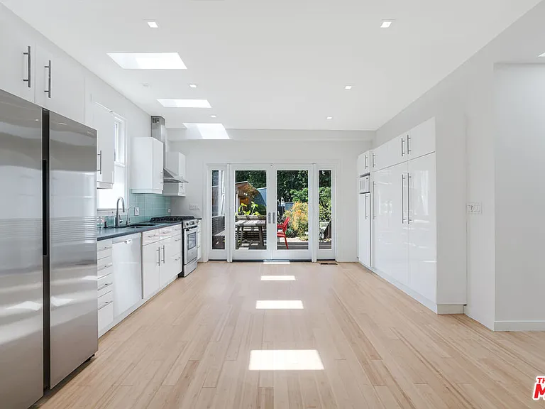 4155 Lincoln Ave — Photo 3