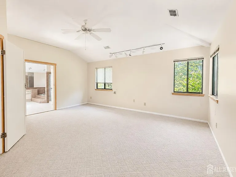 83 Sayre Dr — Photo 16