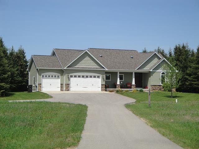 1st image of 175 Blue Heron Dr