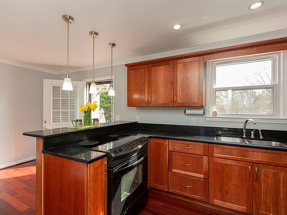 4th image of 4792 Trousdale Dr