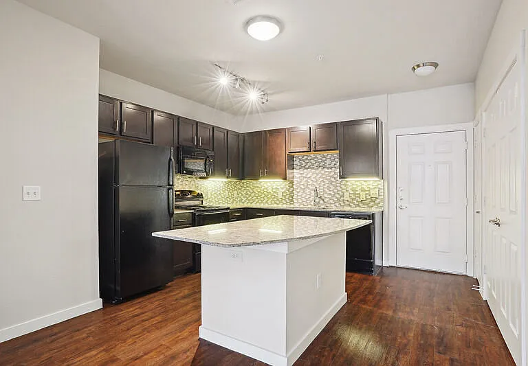 4000 Hulen Apartments — Photo 10